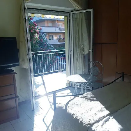 Appartamento Nancy House seconda fila mare una terrazza sul giardino Alba Adriatica
